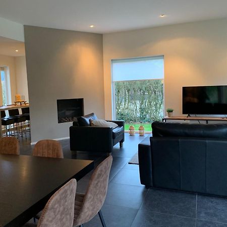 Villa Riverside Met Hottub, Eigen Aanlegsteiger, Zwemtrap, Trampoline En Kano'S Zeewolde Exteriör bild