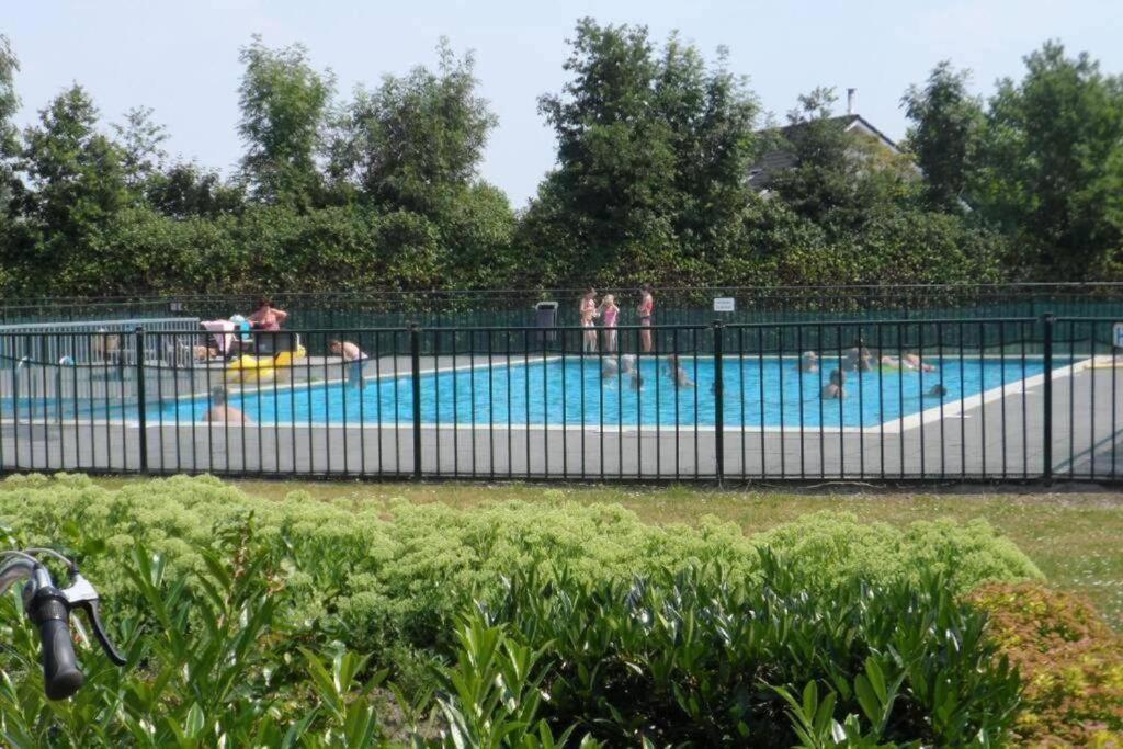 Villa Riverside Met Hottub, Eigen Aanlegsteiger, Zwemtrap, Trampoline En Kano'S Zeewolde Exteriör bild