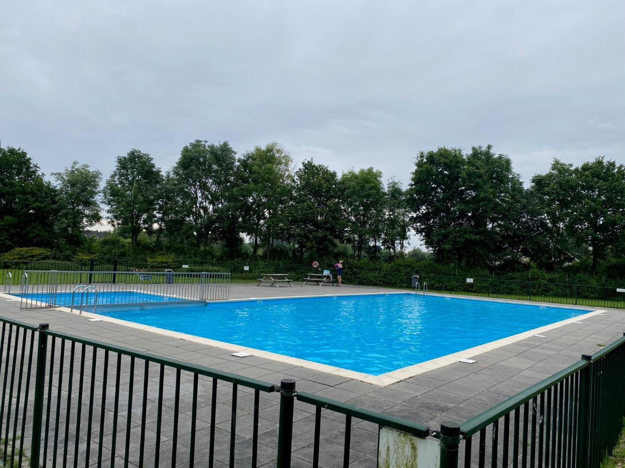 Villa Riverside Met Hottub, Eigen Aanlegsteiger, Zwemtrap, Trampoline En Kano'S Zeewolde Exteriör bild