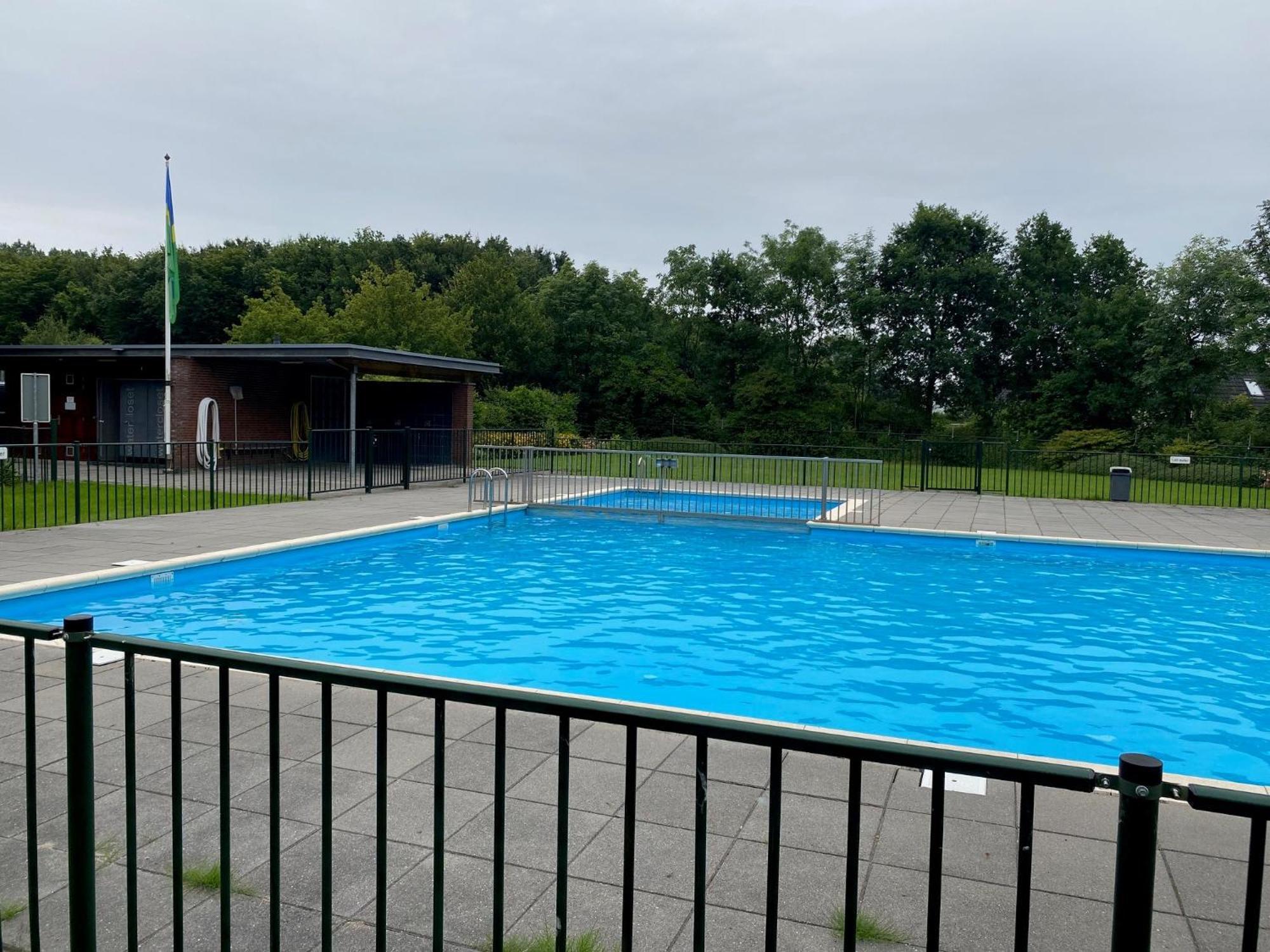 Villa Riverside Met Hottub, Eigen Aanlegsteiger, Zwemtrap, Trampoline En Kano'S Zeewolde Exteriör bild