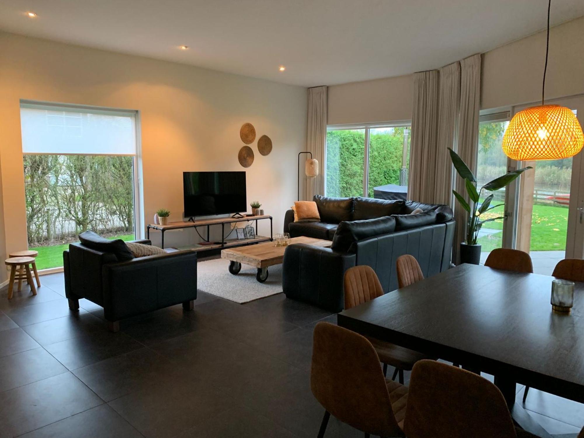 Villa Riverside Met Hottub, Eigen Aanlegsteiger, Zwemtrap, Trampoline En Kano'S Zeewolde Exteriör bild